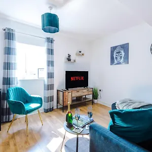 Stylish Centre By 53 Degrees Property, Ideal For Couples & Business Professionals - Sleeps 4 Chester